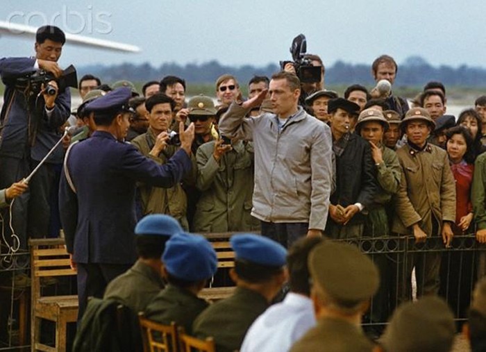 Lễ đón nhận tù binh chiến tranh Mỹ tại sân bay Gia Lâm 12/2/1973.
